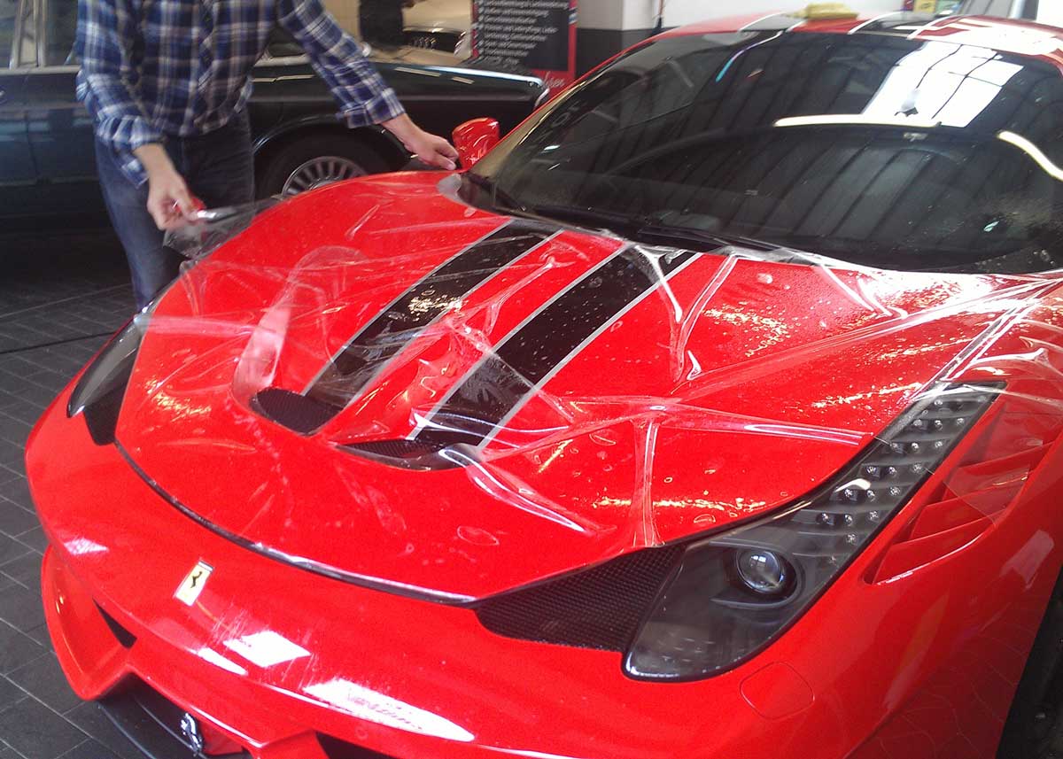 Lackschutzfolien-Montage am Ferrari 458 Speciale Lackschutzfolien-Montage am Ferrari 458 Speciale